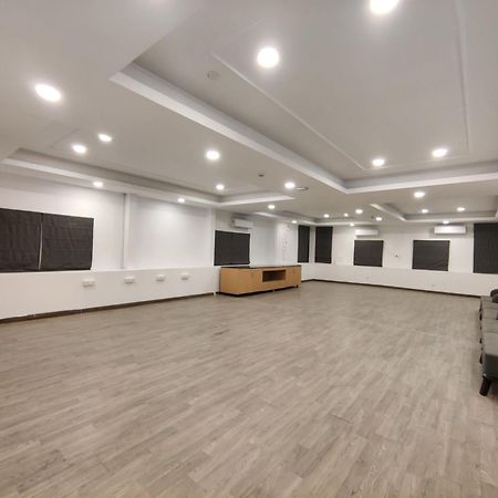 Super Townhouse Habitat New Town Rooms & Party Spaces Calcutta Exteriör bild