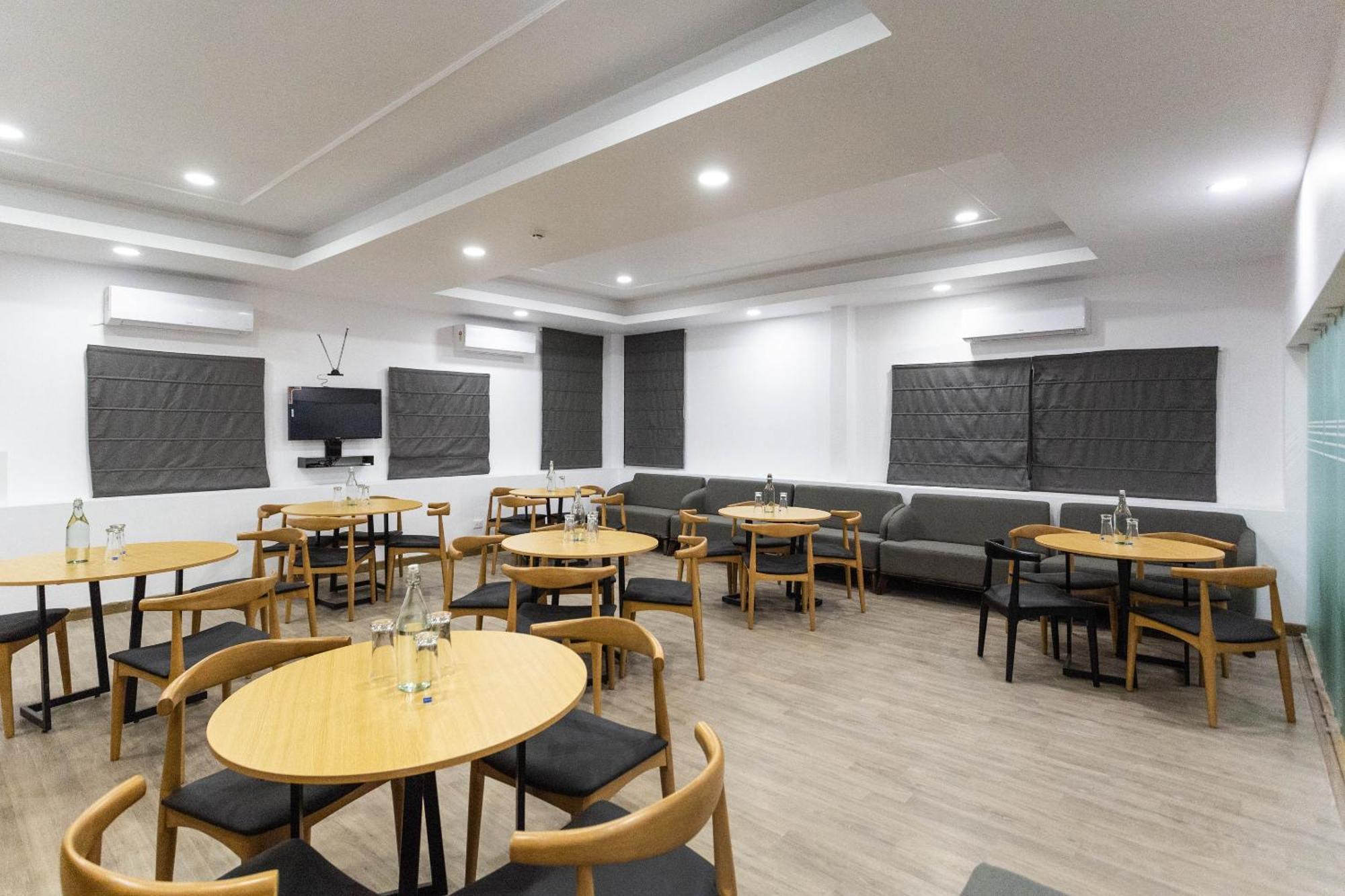 Super Townhouse Habitat New Town Rooms & Party Spaces Calcutta Exteriör bild