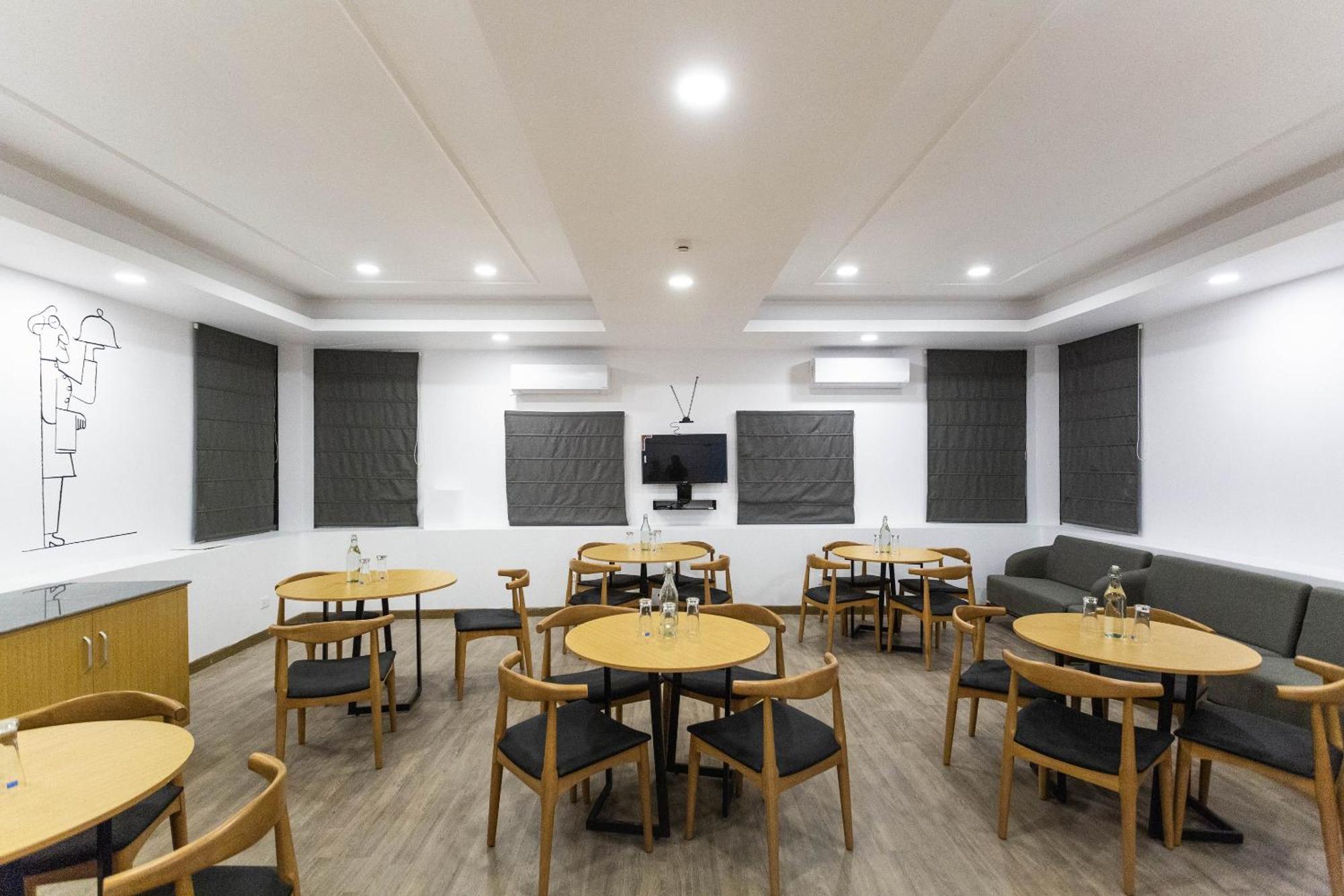 Super Townhouse Habitat New Town Rooms & Party Spaces Calcutta Exteriör bild